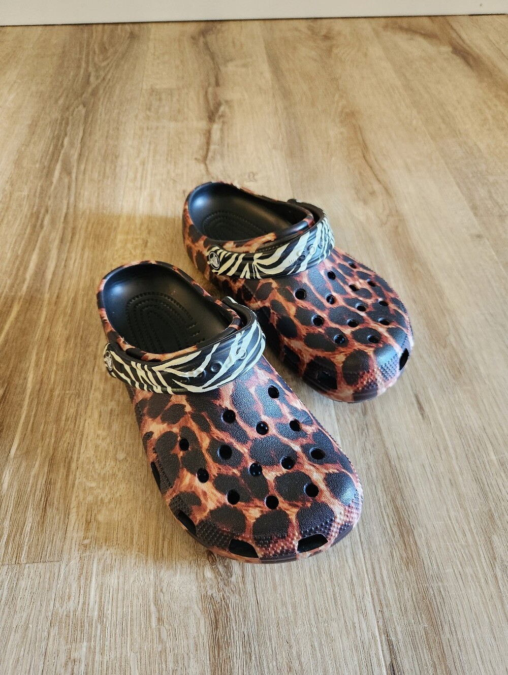 Crocs Black & Brown Animal Remix Print Classic Clogs Women's Size 7 - Picture 7 of 7